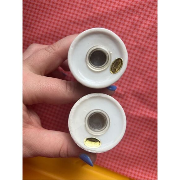 Vintage Salt and Pepper Shakers - Picture 4 of 4